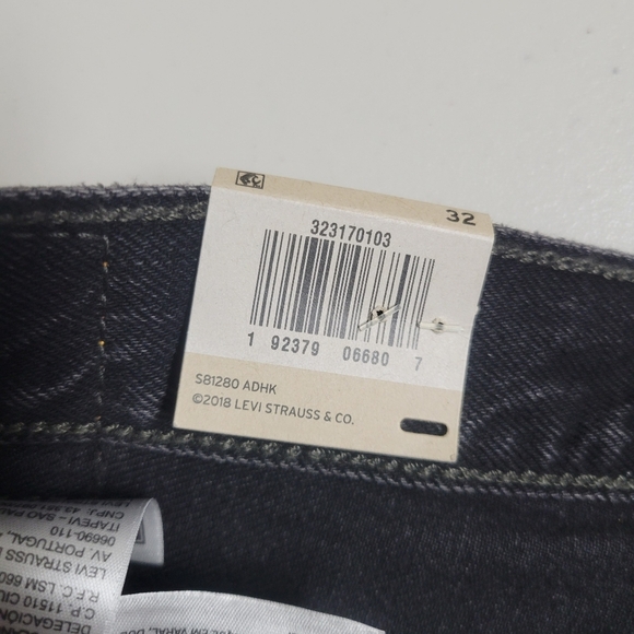 Levi's NWT 501 Mid Rise Shorts Size 32. - Picture 6 of 15